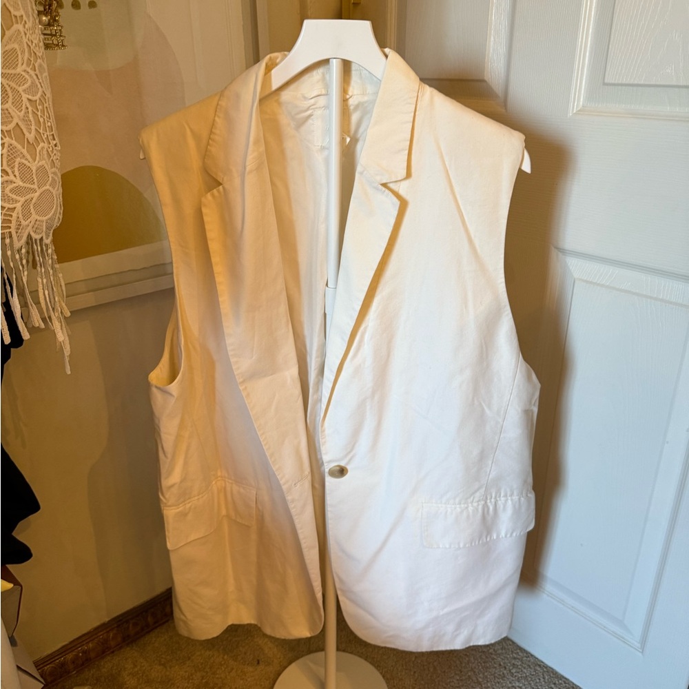 Cream Sleeveless Blazer Vest